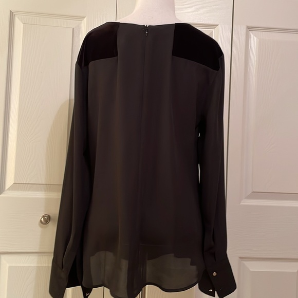 Ann Taylor black mixed media top size 8. - Picture 5 of 8